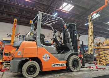 Toyota 8FGU25 - 2.5T Montacarga GPL